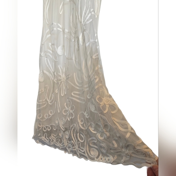 Miss Nikky White Embroidered Maxi Dress Sleeveless Boho Festival Wedding Gown - Picture 3 of 9